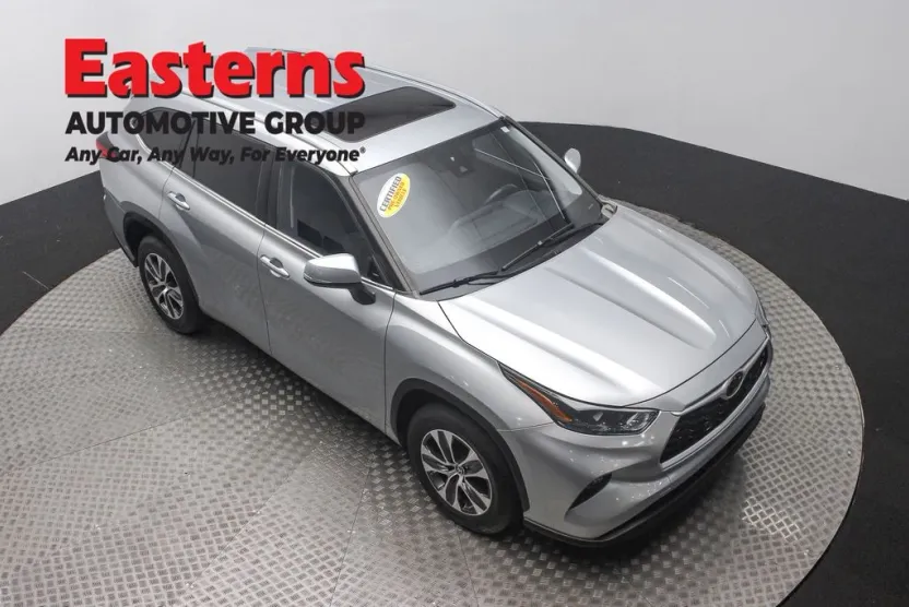 2023 Toyota Highlander XLE photo 1