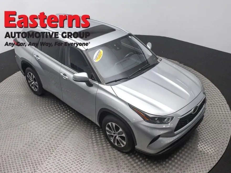 2023 Toyota Highlander XLE photo 1