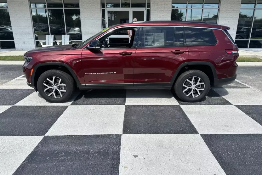 2024 Jeep Grand Cherokee Limited photo 1