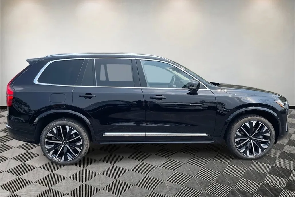 2025 Volvo XC90 Plus photo 1