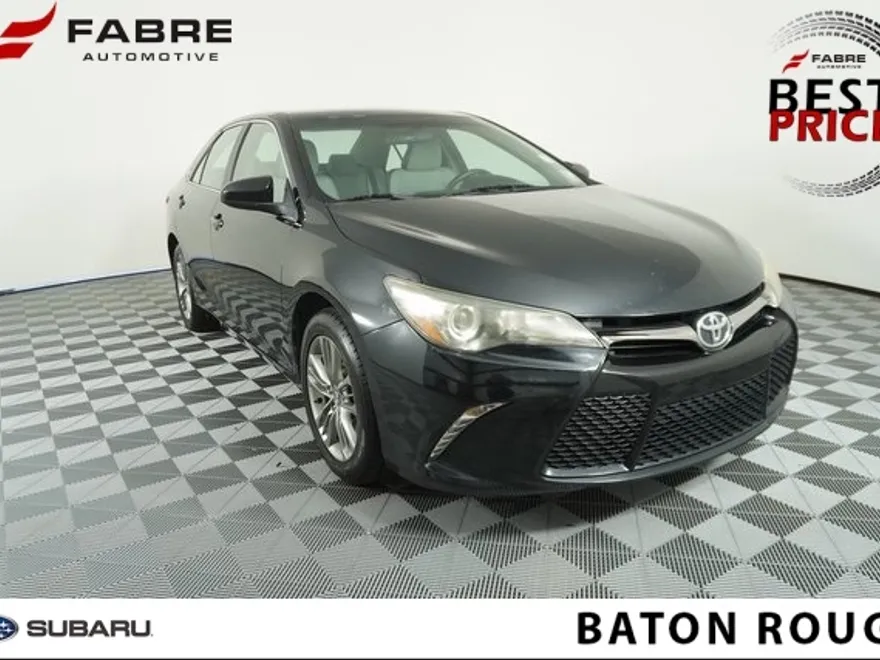 2016 Toyota Camry SE photo 1