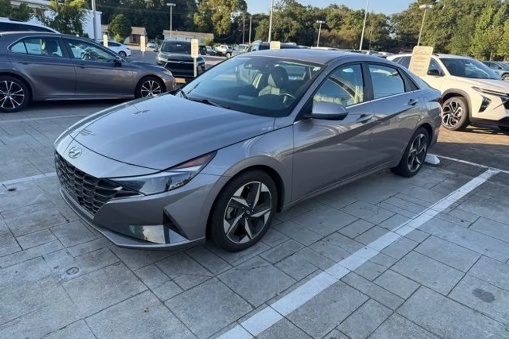 2023 Hyundai Elantra Limited photo 1