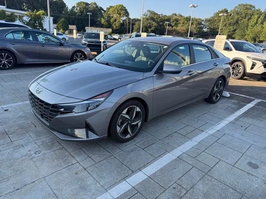 2023 Hyundai Elantra Limited photo 1