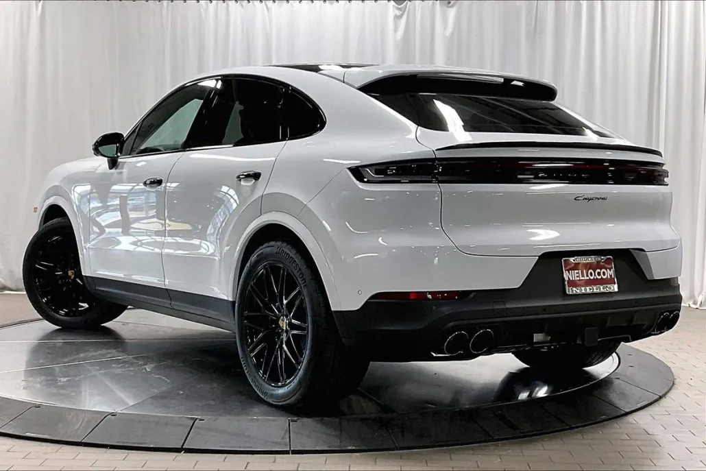 2025 Porsche Cayenne Coupe photo 1