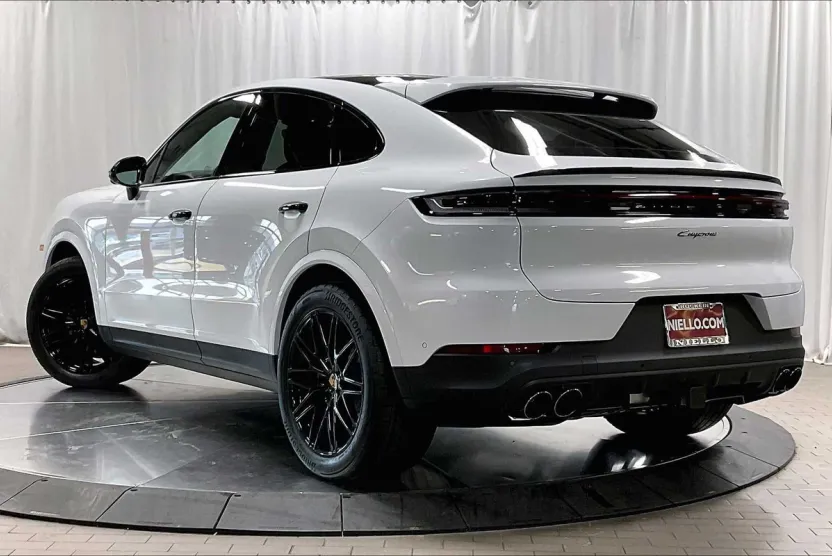 2025 Porsche Cayenne Coupe photo 1