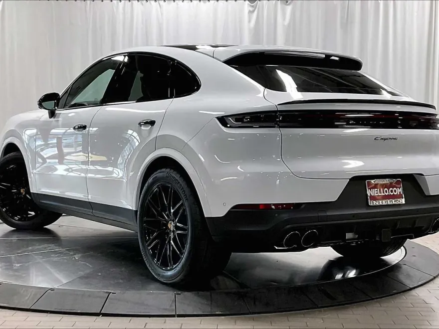 2025 Porsche Cayenne Coupe photo 1