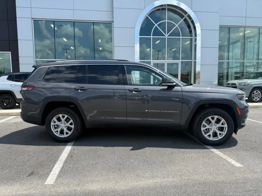 2023 Jeep Grand Cherokee Limited photo 1