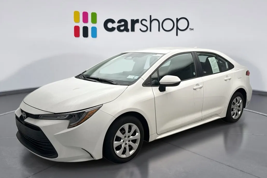 2024 Toyota Corolla LE photo 1