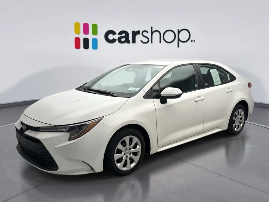 2024 Toyota Corolla LE photo 1