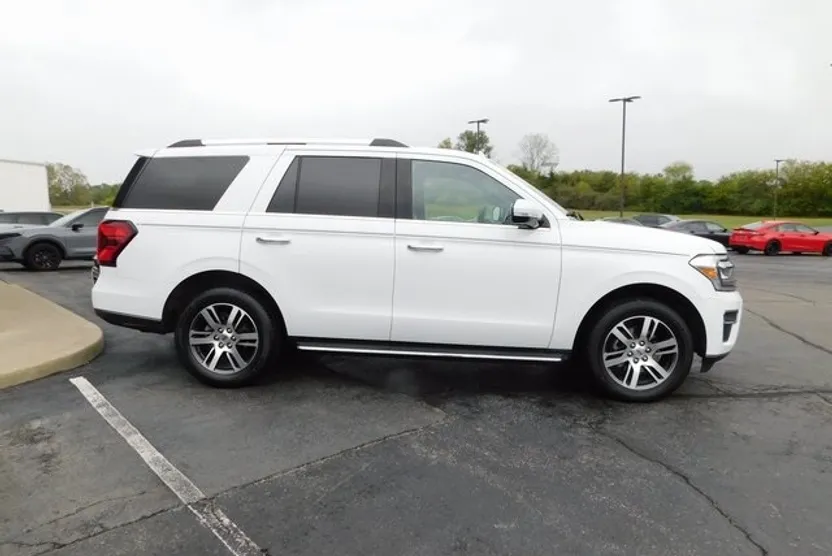 2022 Ford Expedition Limited photo 1