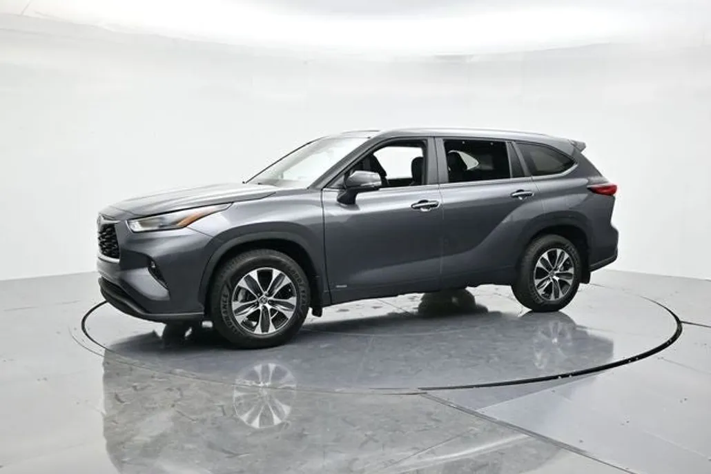 2023 Toyota Highlander Hybrid XLE photo 1