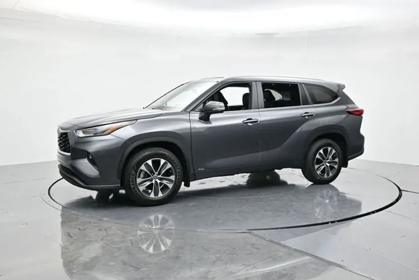 2023 Toyota Highlander Hybrid XLE photo 1