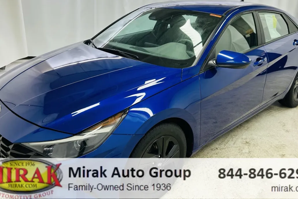 2023 Hyundai Elantra SEL photo 1