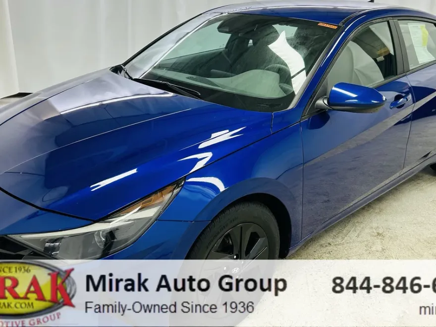 2023 Hyundai Elantra SEL photo 1