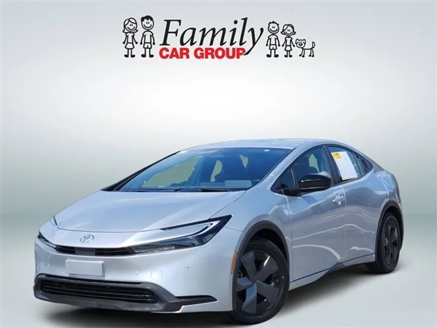 2024 Toyota Prius LE photo 1