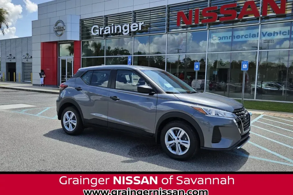 2025 Nissan Kicks Play S photo 1