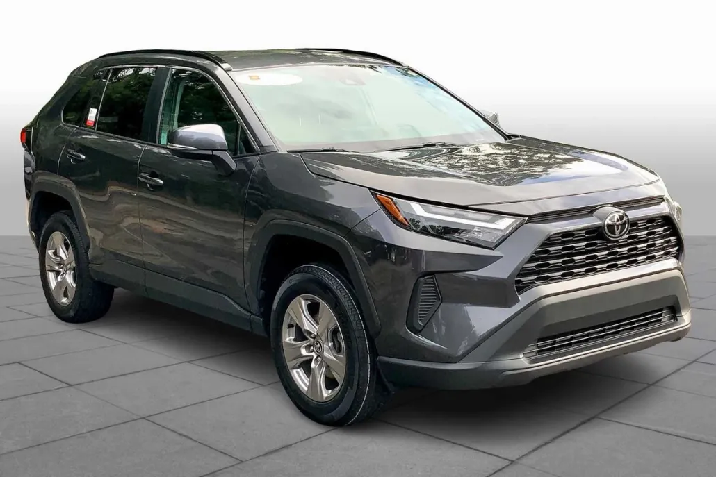 2023 Toyota RAV4 XLE photo 1