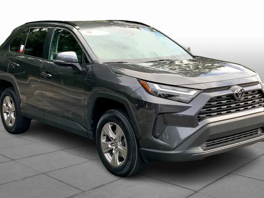 2023 Toyota RAV4 XLE photo 1