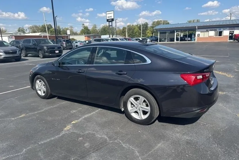 2022 Chevrolet Malibu LS photo 1