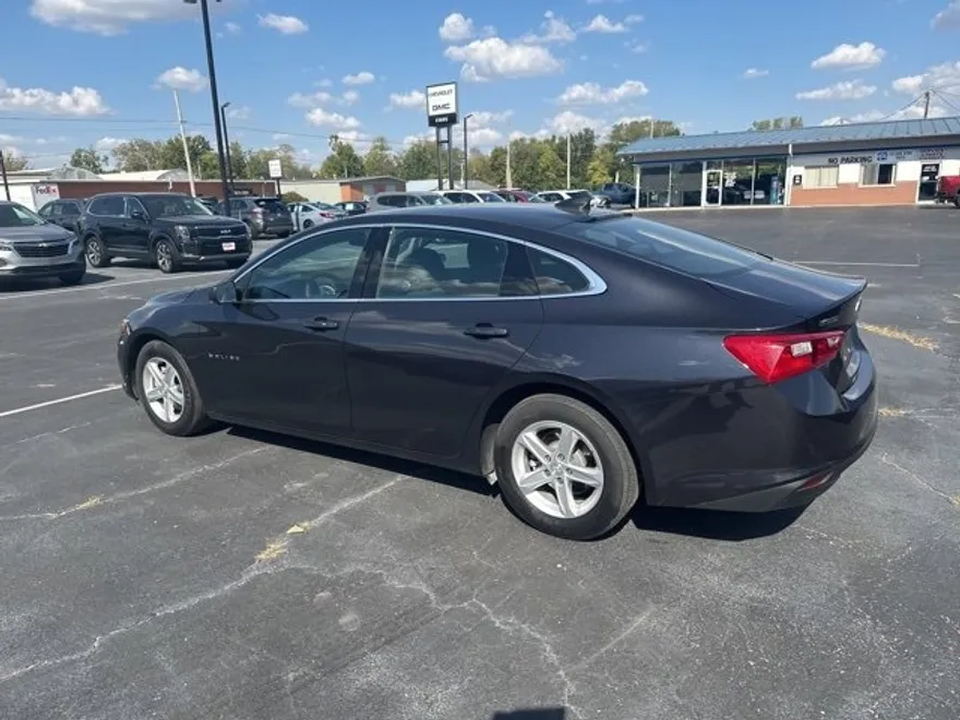 2022 Chevrolet Malibu LS photo 1
