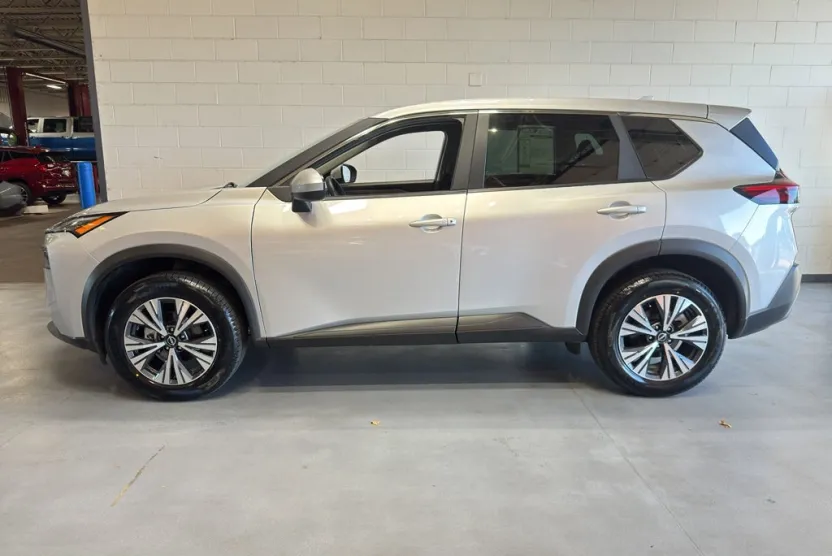 2023 Nissan Rogue SV photo 1