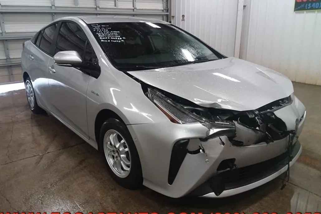 2019 Toyota Prius L Eco photo 1