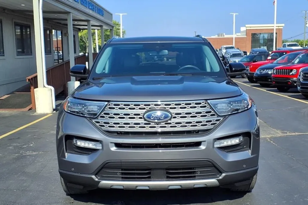 2022 Ford Explorer Limited photo 1