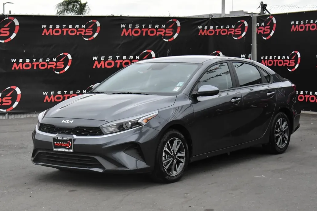 2024 Kia Forte LXS photo 1