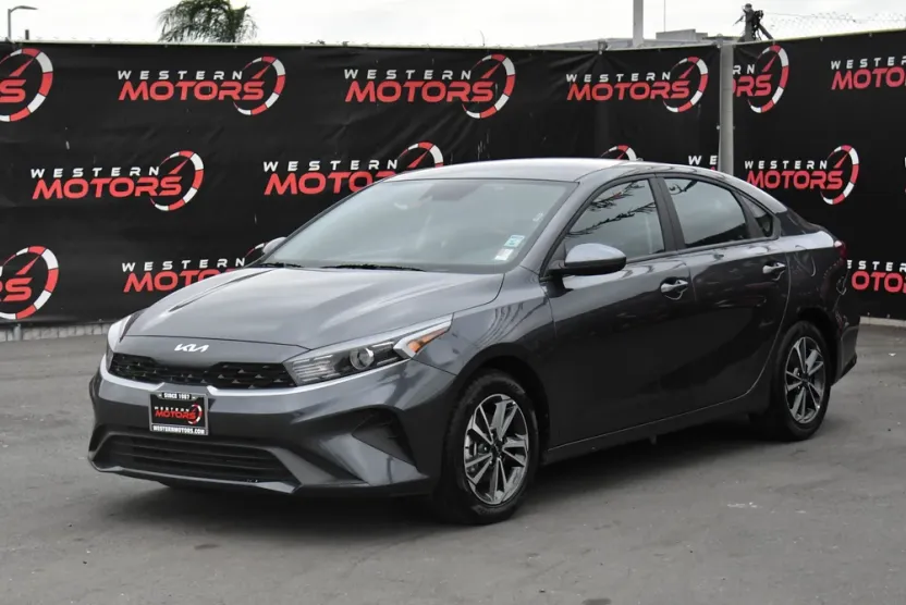 2024 Kia Forte LXS photo 1