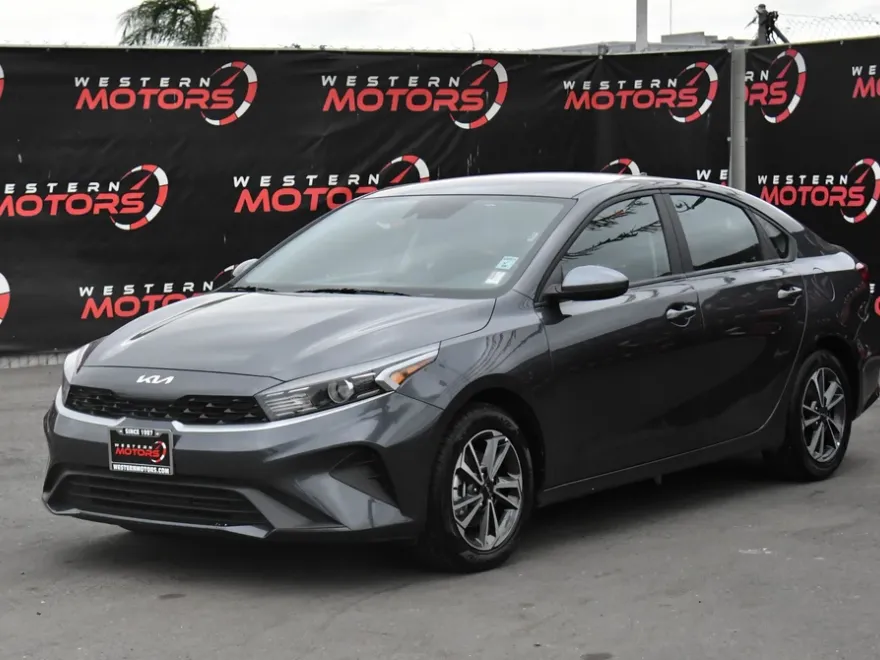 2024 Kia Forte LXS photo 1