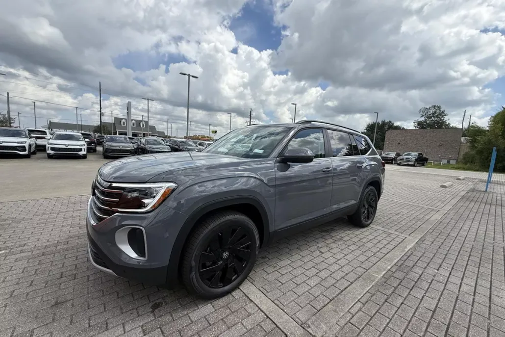 2026 Volkswagen Atlas SE Technology photo 1