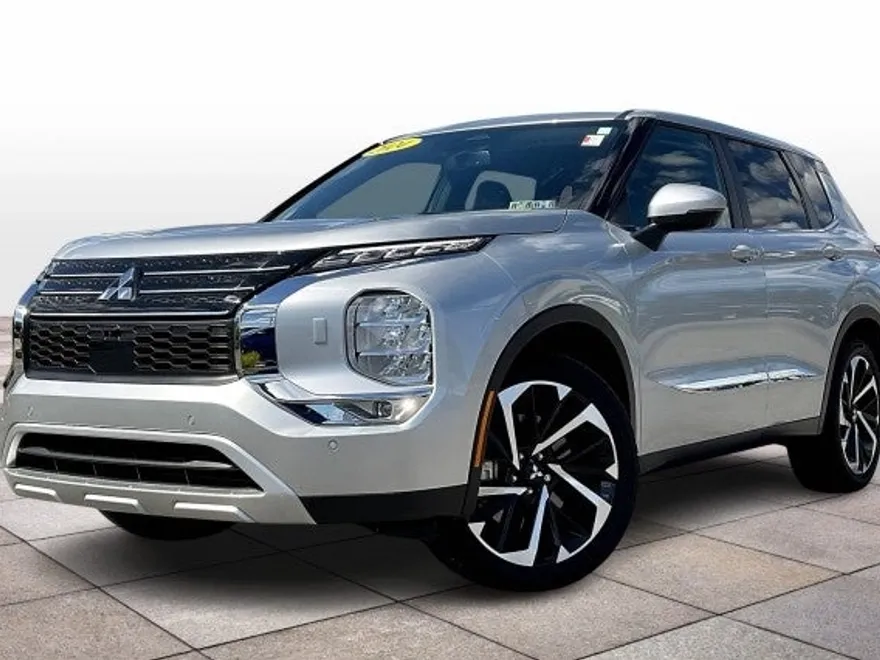 2024 Mitsubishi Outlander SE S-AWC photo 1