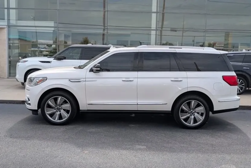 2018 Lincoln Navigator Select photo 1