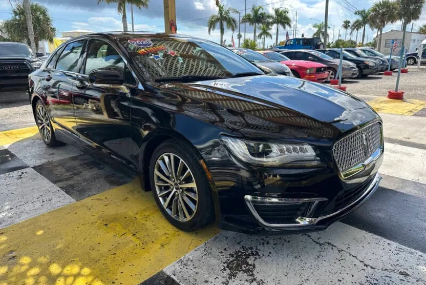 2020 Lincoln MKZ Standard photo 1