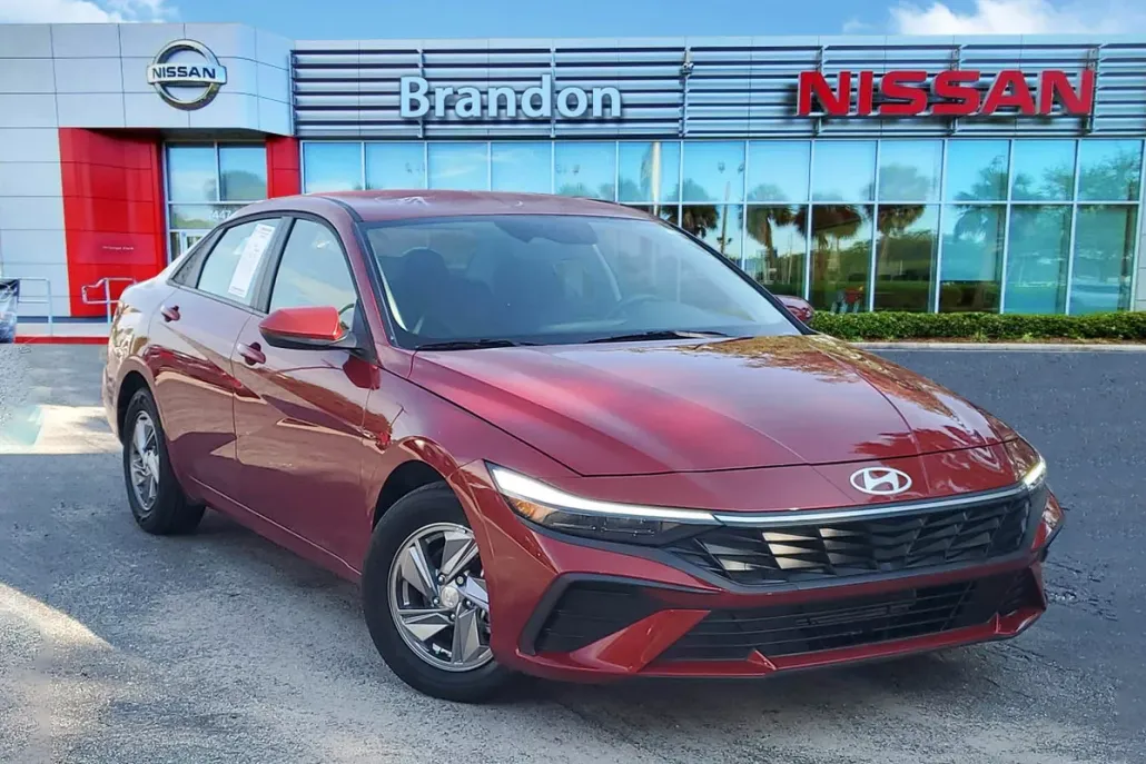 2025 Hyundai Elantra SE photo 1