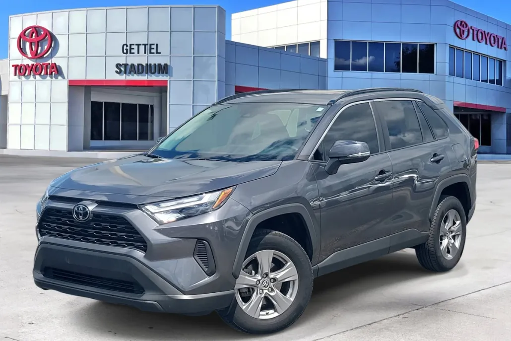 2022 Toyota RAV4 XLE photo 1