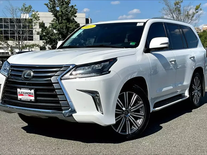 2016 Lexus LX 570 photo 1
