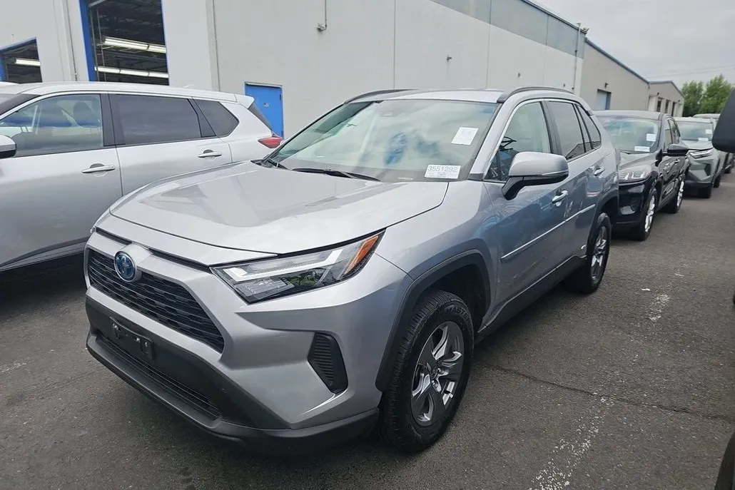 2023 Toyota RAV4 Hybrid LE photo 1