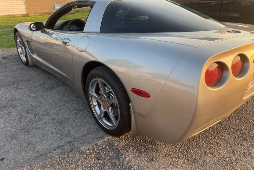 2001 Chevrolet Corvette photo 1