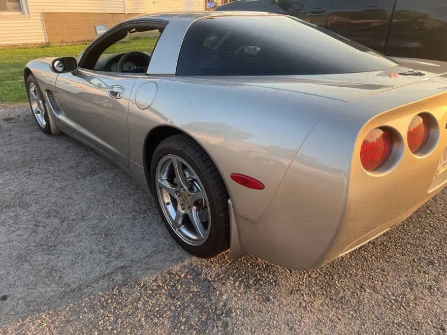 2001 Chevrolet Corvette photo 1