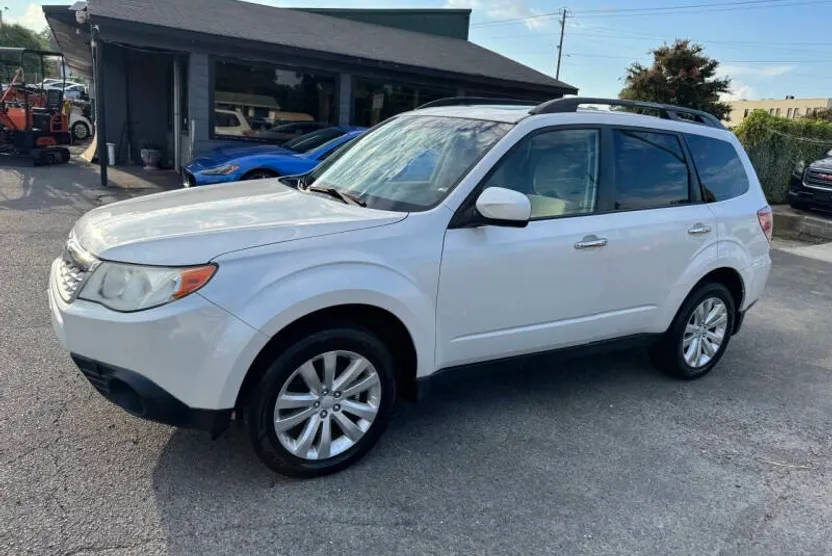 2013 Subaru Forester 2.5X Premium photo 1