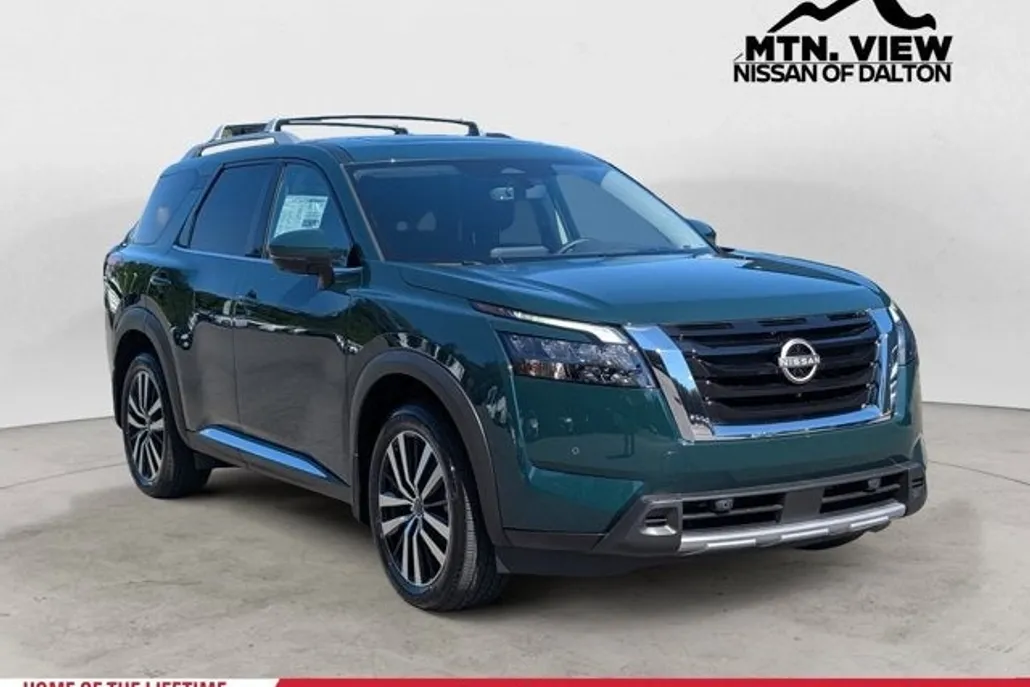 2025 Nissan Pathfinder Platinum photo 1