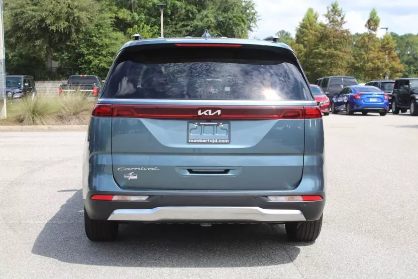 2022 Kia Carnival SX photo 1