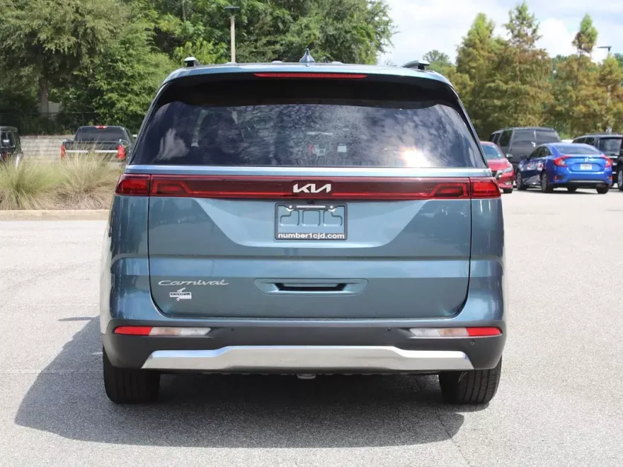 2022 Kia Carnival SX photo 1