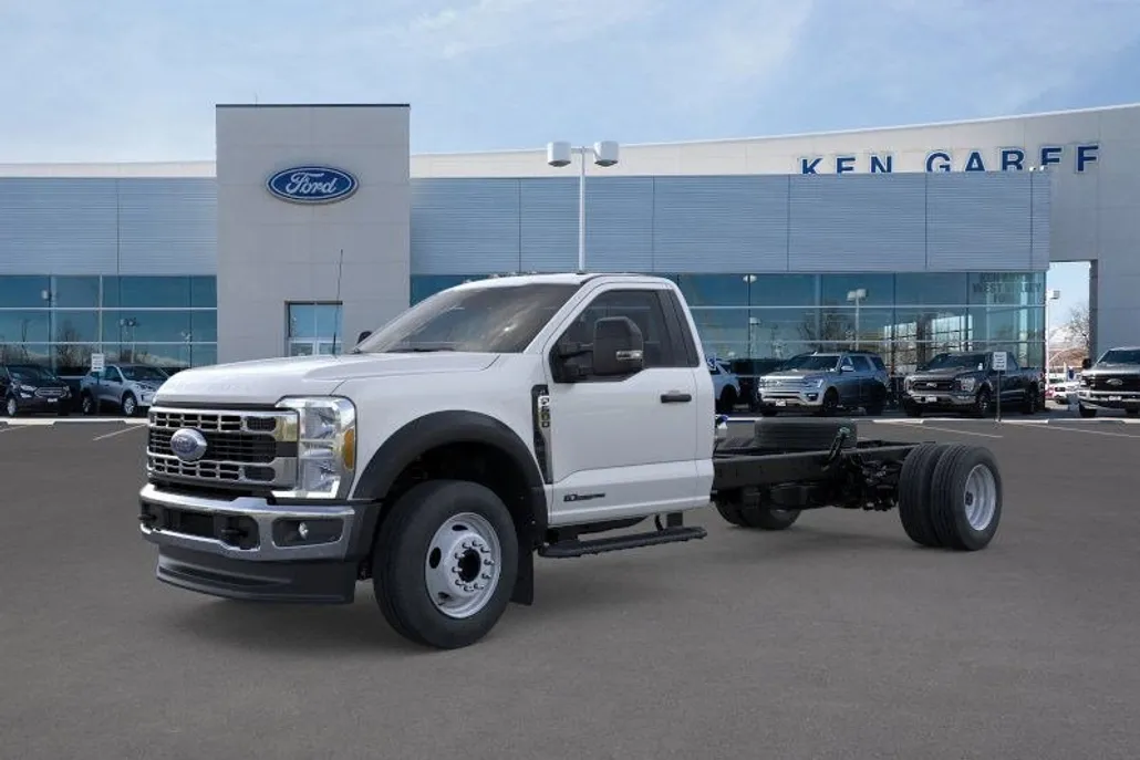 2025 Ford F-600 photo 1