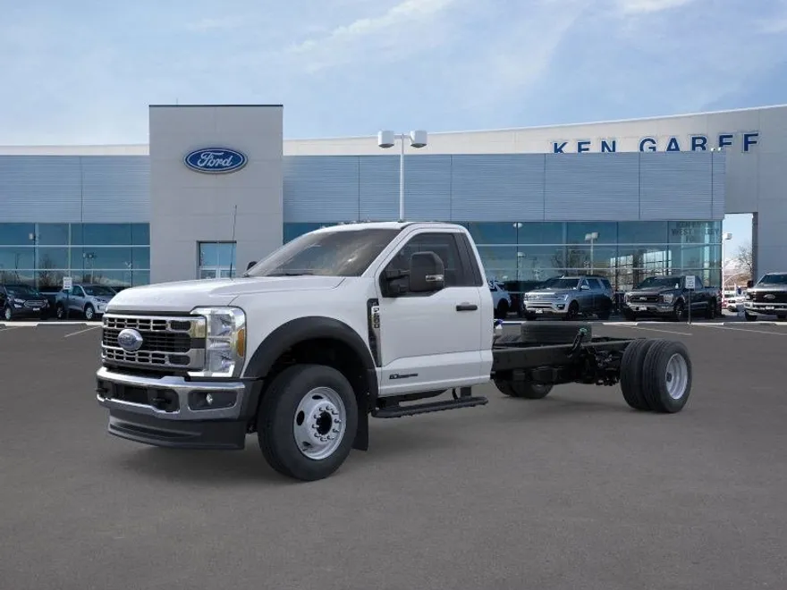 2025 Ford F-600 photo 1