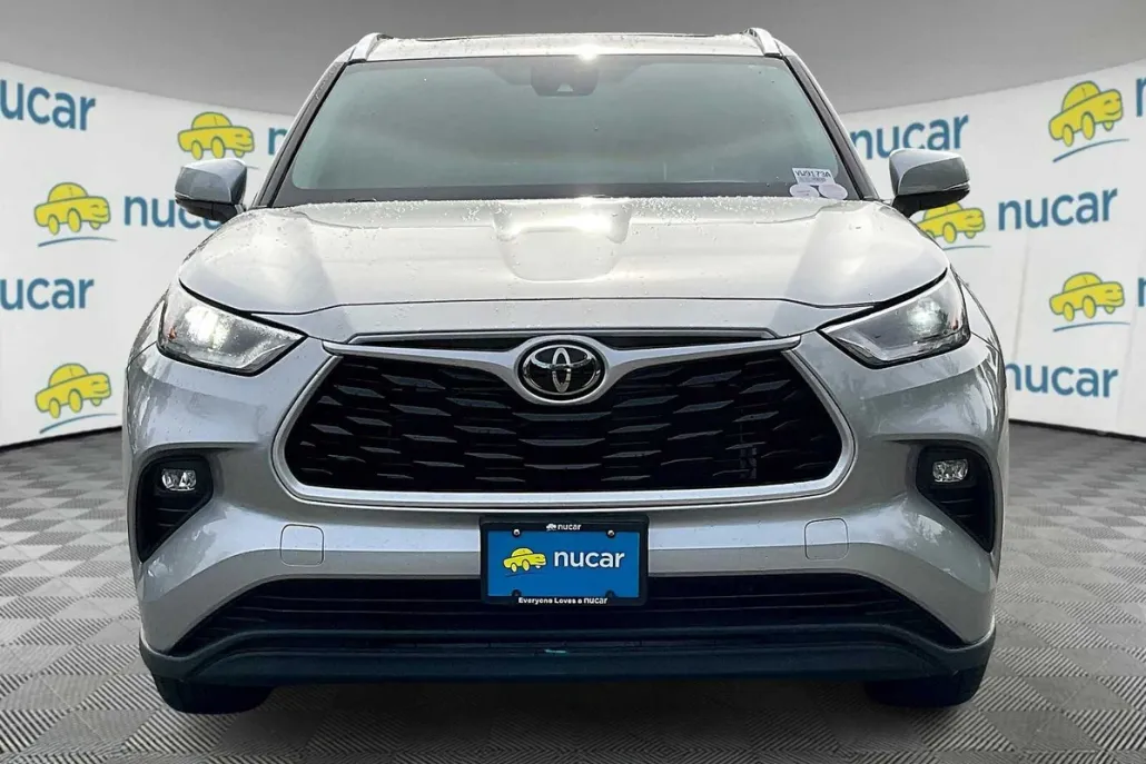 2021 Toyota Highlander XLE photo 1