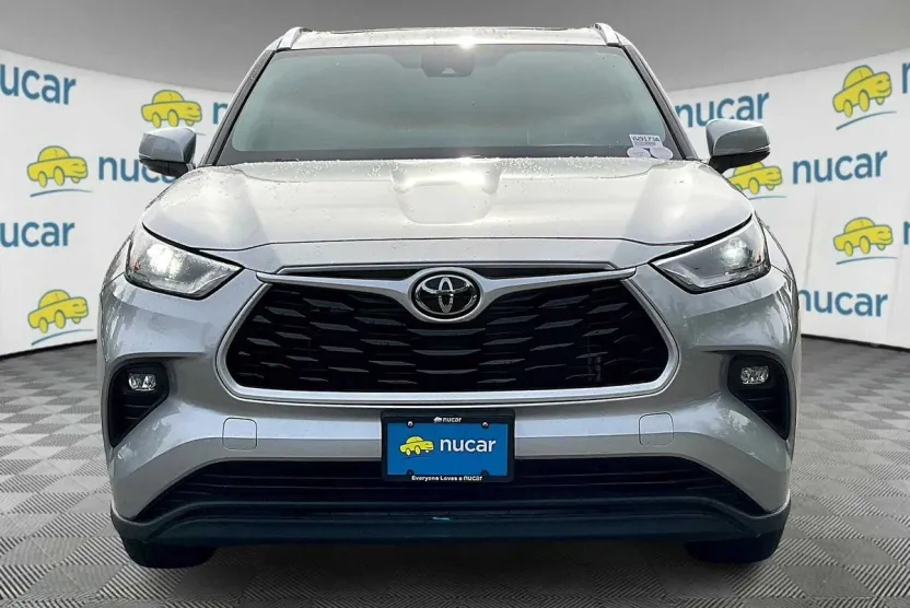 2021 Toyota Highlander XLE photo 1