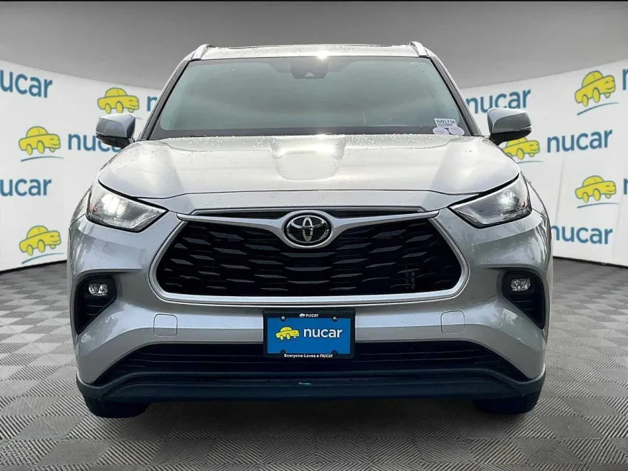 2021 Toyota Highlander XLE photo 1