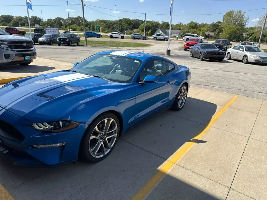2020 Ford Mustang EcoBoost Premium photo 1